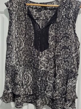 Women’s Black & White Printed Sleeveless Blouse